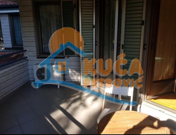 Slika 1 - Jesenjinova,  Kuća za izdavanje, 280m2, 1.150€