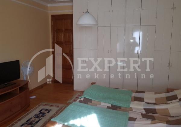 Slika 4 - Jesenjinova,  Kuća za izdavanje, 280m2, 1.150€