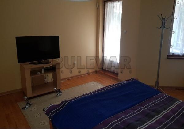 Glavna slika -Jesenjinova,  Kuća za izdavanje, 280m2, 1.150€
