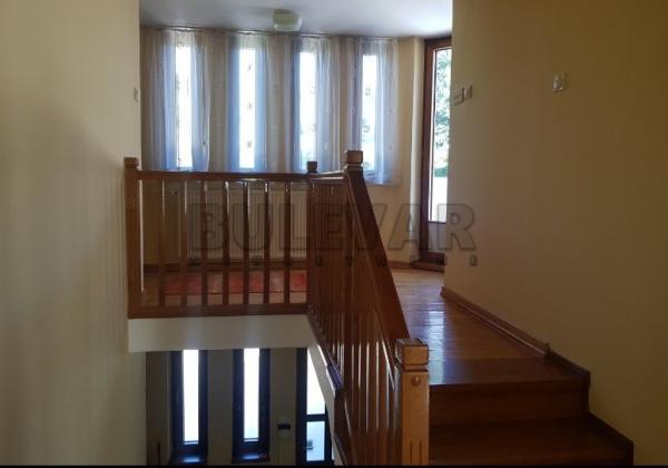 Slika 11 - Jesenjinova,  Kuća za izdavanje, 280m2, 1.150€