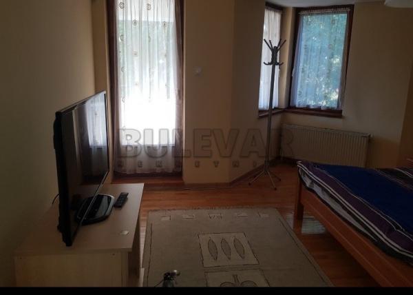 Slika 6 - Jesenjinova,  Kuća za izdavanje, 280m2, 1.150€