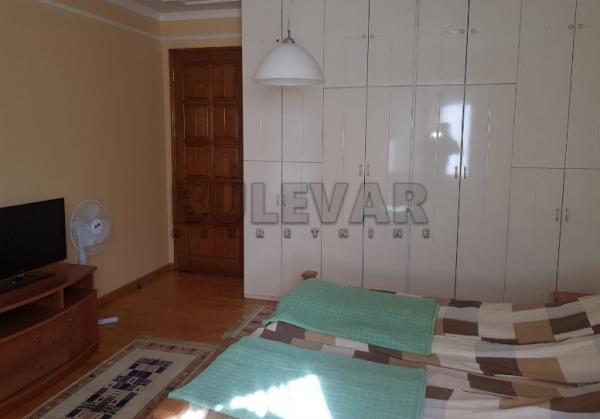 Slika 4 - Jesenjinova,  Kuća za izdavanje, 280m2, 1.150€