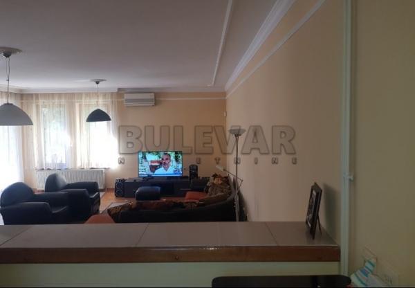 Slika 5 - Jesenjinova,  Kuća za izdavanje, 280m2, 1.150€