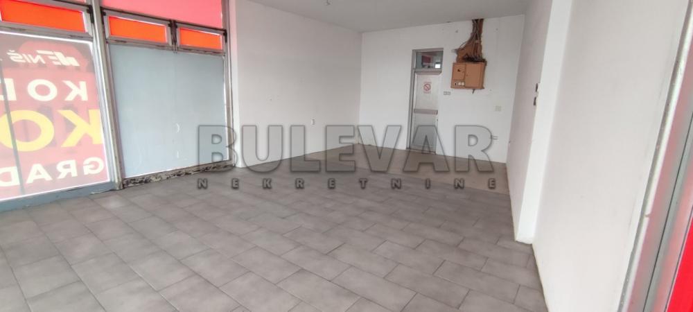 Slika 1 - Bulevar 12. februar,  Lokal za izdavanje, 61m2, 500€
