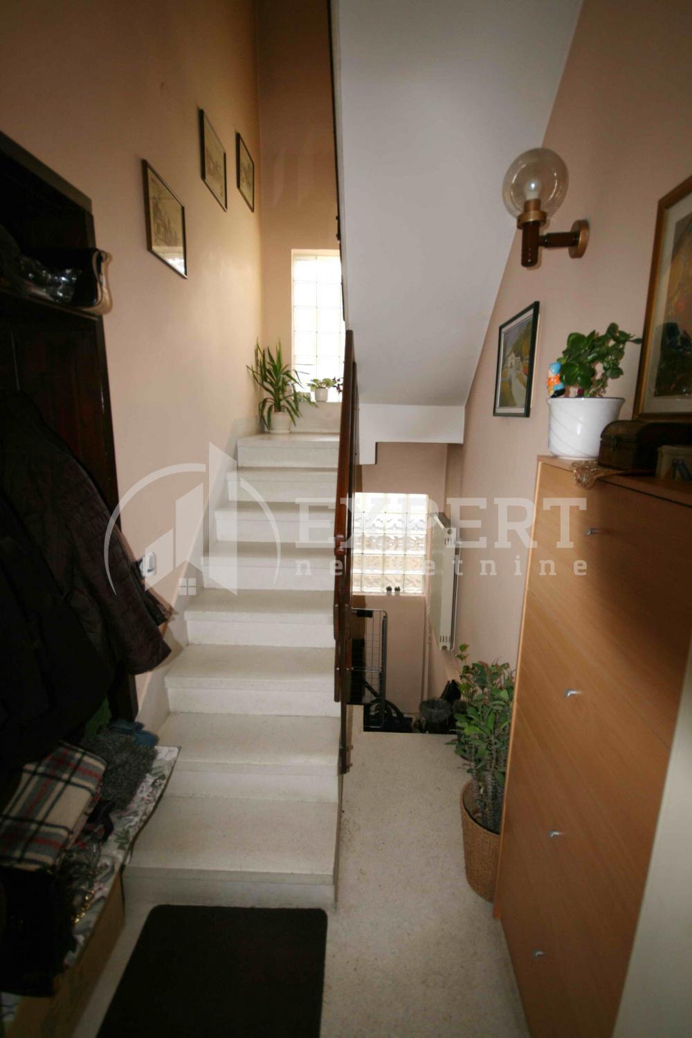 Slika 11 - Jeronimova,  Kuća na prodaju, 275m2, 330.000€