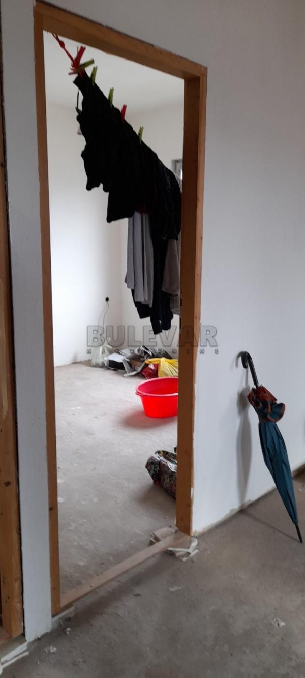 Slika 1 - Pasi poljana, Četvorosoban stan na prodaju, 112m2, 44.800€