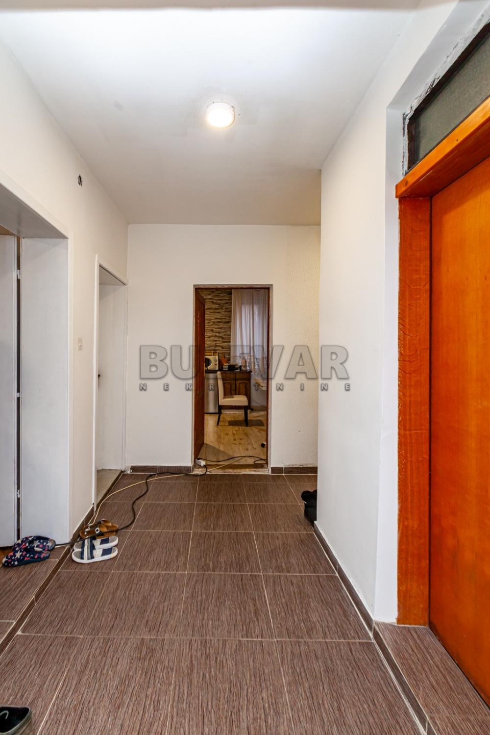 Slika 1 - Pasi poljana, Troiposoban stan na prodaju, 120m2, 100.000€