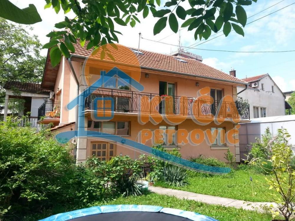 Glavna slika -Generala Tranijea,  Kuća za izdavanje, 200m2, 2.000€