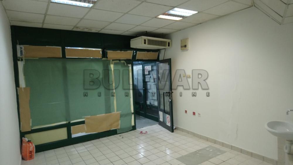 Slika 3 - Obrenovićeva,  Lokal na prodaju, 16m2, 27.000€
