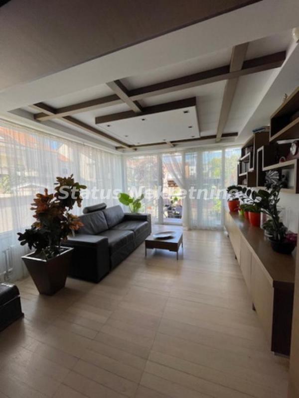 Glavna slika - Kuća na prodaju, 250m2, 420.000€