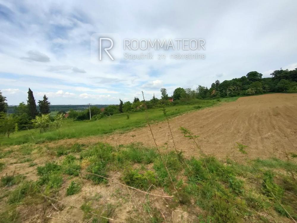 Slika 5 -  Plac na prodaju, Ledinci, , 385.000€