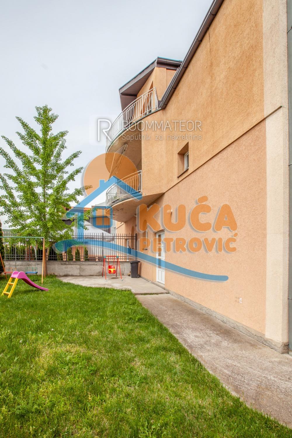 Slika 2 - Somborski bulevar,  Kuća na prodaju, 410m2, 300.000€