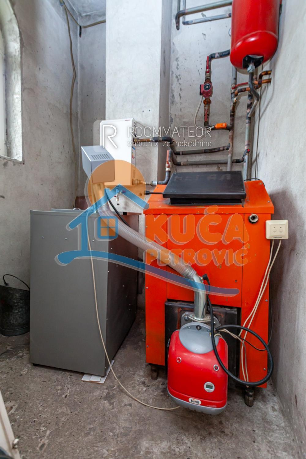 Slika 5 - Somborski bulevar,  Kuća na prodaju, 410m2, 300.000€