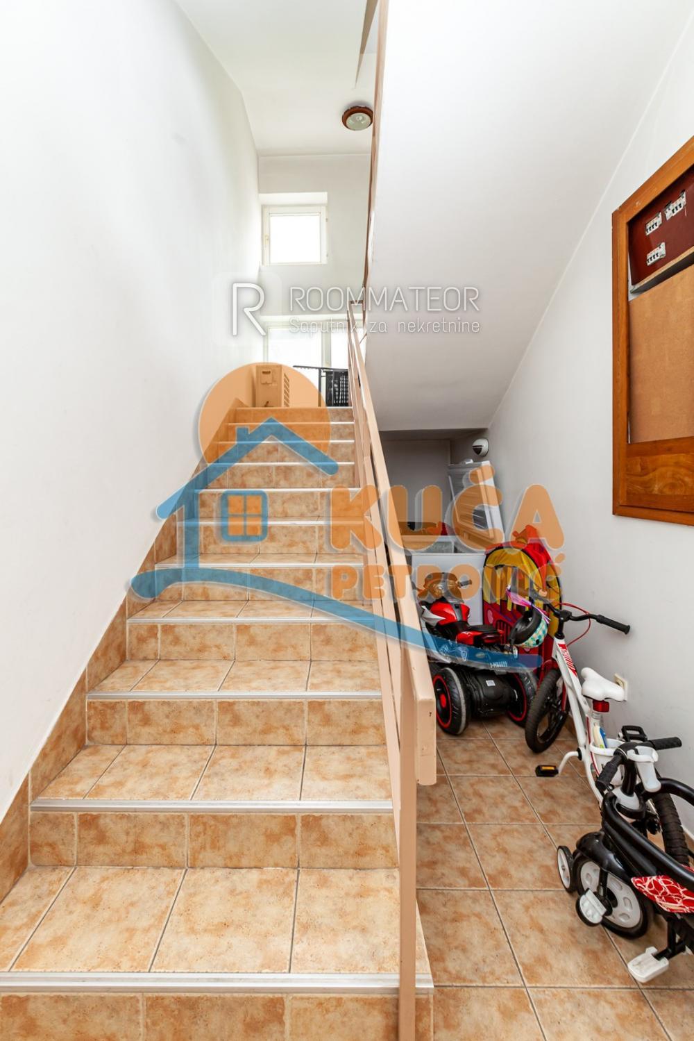 Slika 6 - Somborski bulevar,  Kuća na prodaju, 410m2, 300.000€