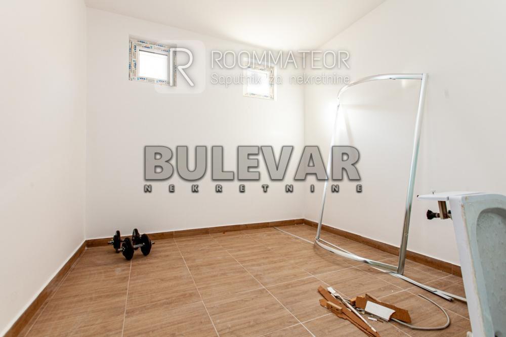 Slika 4 - Donjovrežinska,  Lokal na prodaju, 85m2, 80.000€