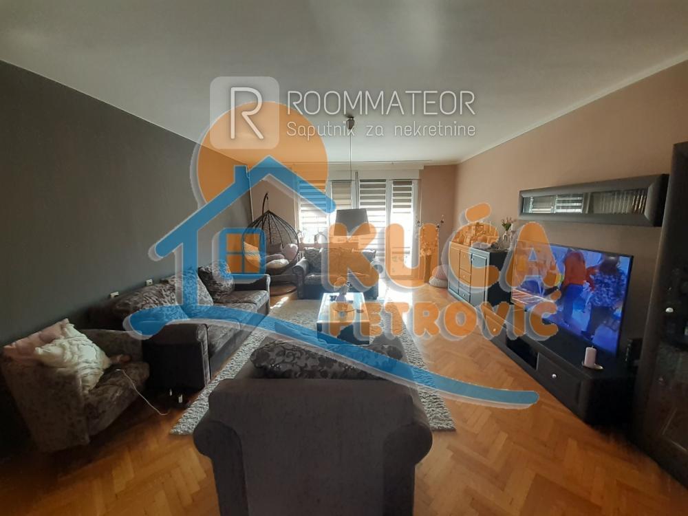 Glavna slika -Trg kralja Aleksandra Ujedinitelja, Četvorosoban stan na prodaju, 109m2, 180.000€