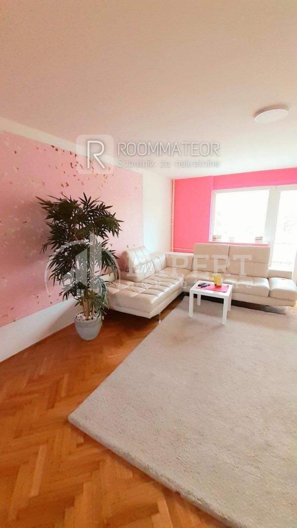 Slika 6 - Trg kralja Aleksandra Ujedinitelja, Četvorosoban stan na prodaju, 115m2, 227.000€