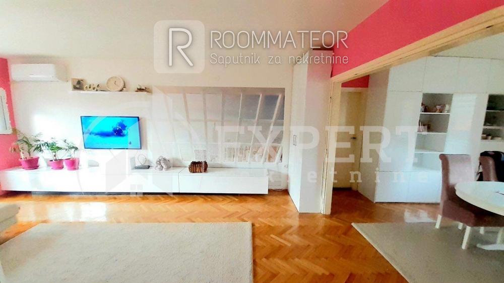 Slika 1 - Trg kralja Aleksandra Ujedinitelja, Četvorosoban stan na prodaju, 115m2, 227.000€
