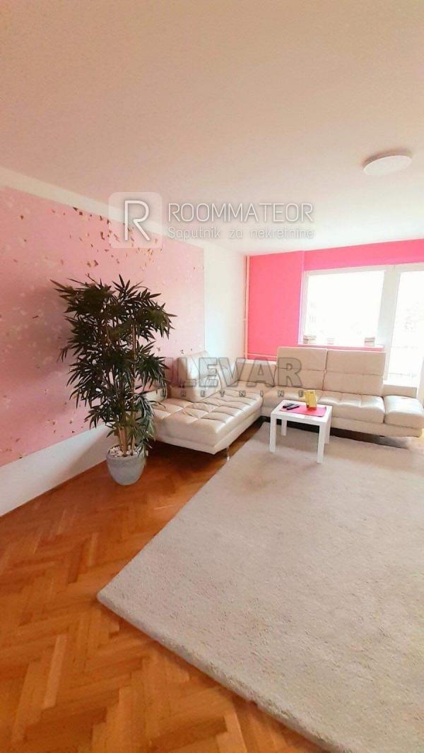 Slika 6 - Trg kralja Aleksandra Ujedinitelja, Četvorosoban stan na prodaju, 115m2, 250.000€