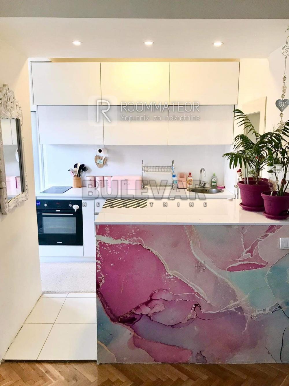 Slika 8 - Trg kralja Aleksandra Ujedinitelja, Četvorosoban stan na prodaju, 115m2, 250.000€