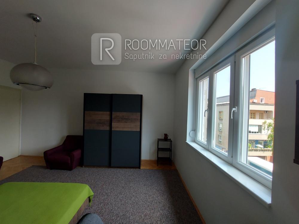 Slika 9 - Obrenovićeva, Trosoban stan za izdavanje, 70m2, 480€