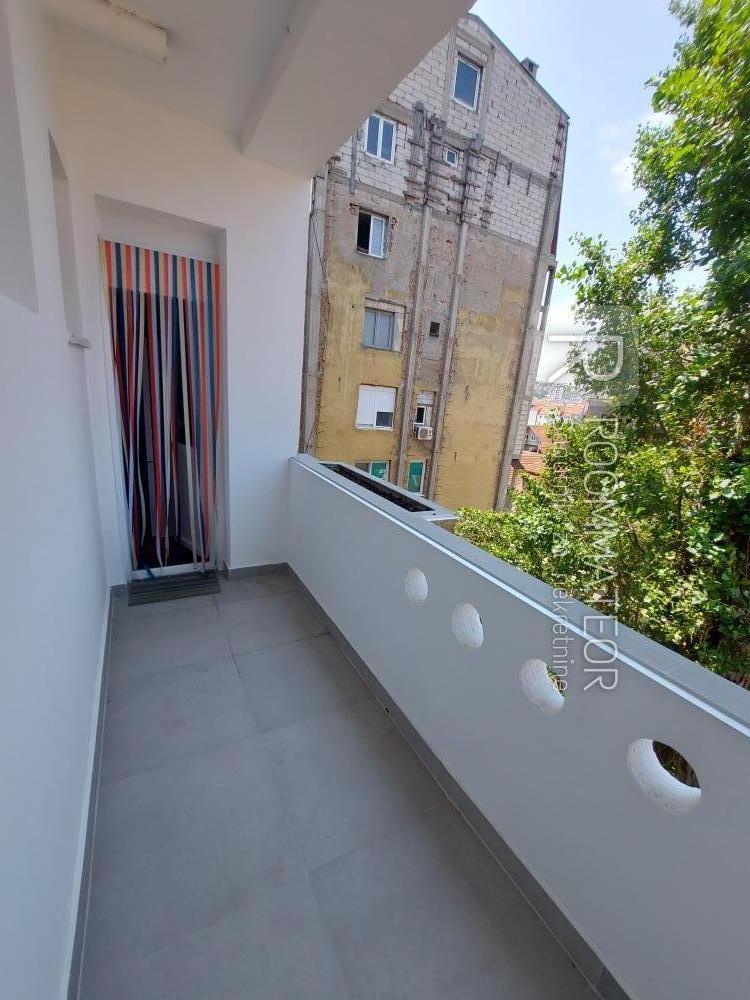 Slika 1 - Obrenovićeva, Trosoban stan za izdavanje, 70m2, 480€