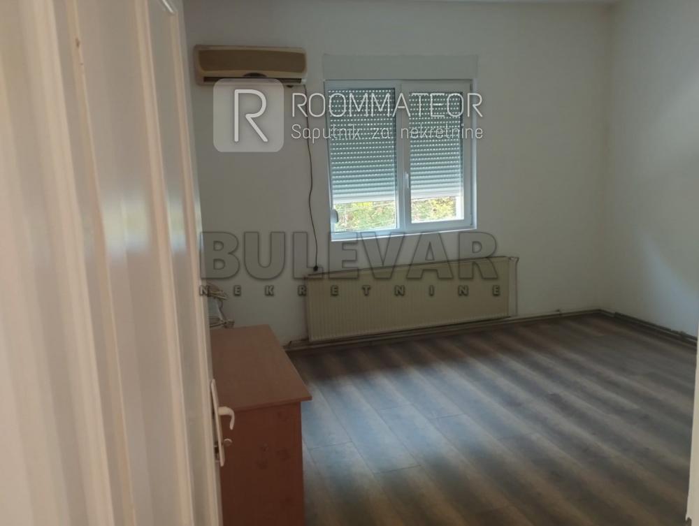 Slika 1 - Episkopska,  Lokal za izdavanje, 80m2, 630€
