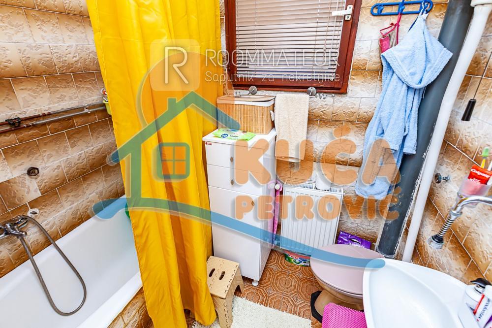 Slika 9 - Lole Stojanovića,  Kuća na prodaju, 237m2, 227.000€