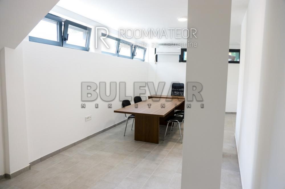 Slika 1 - Sinđelićev trg,  Lokal na prodaju, 58m2, 94.430€