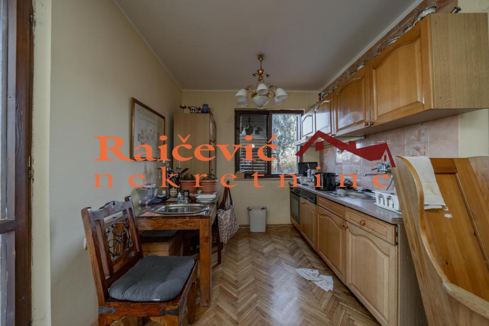 Slika 9 - Put za Bosnjake I deo,  Kuća na prodaju, 199m2, 150.000€