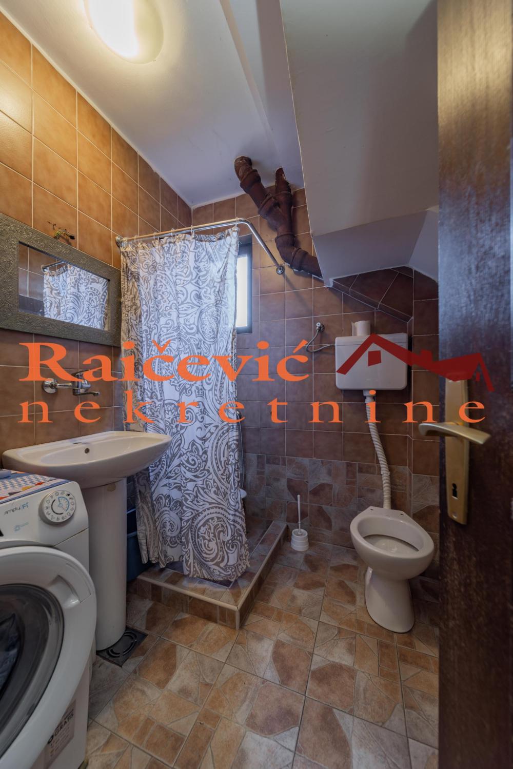 Slika 10 - Put za Bosnjake I deo,  Kuća na prodaju, 199m2, 150.000€