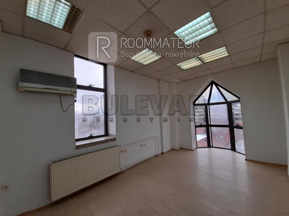 Slika 11 - Cara Dušana,  Lokal za izdavanje, 110m2, 500€