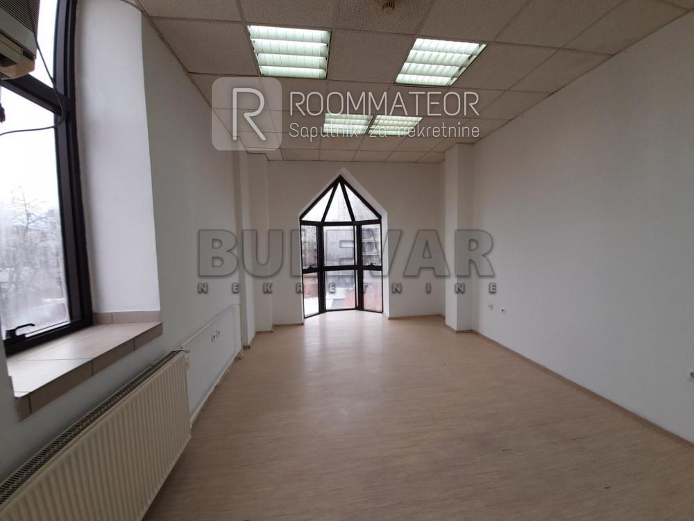 Slika 9 - Cara Dušana,  Lokal za izdavanje, 110m2, 500€