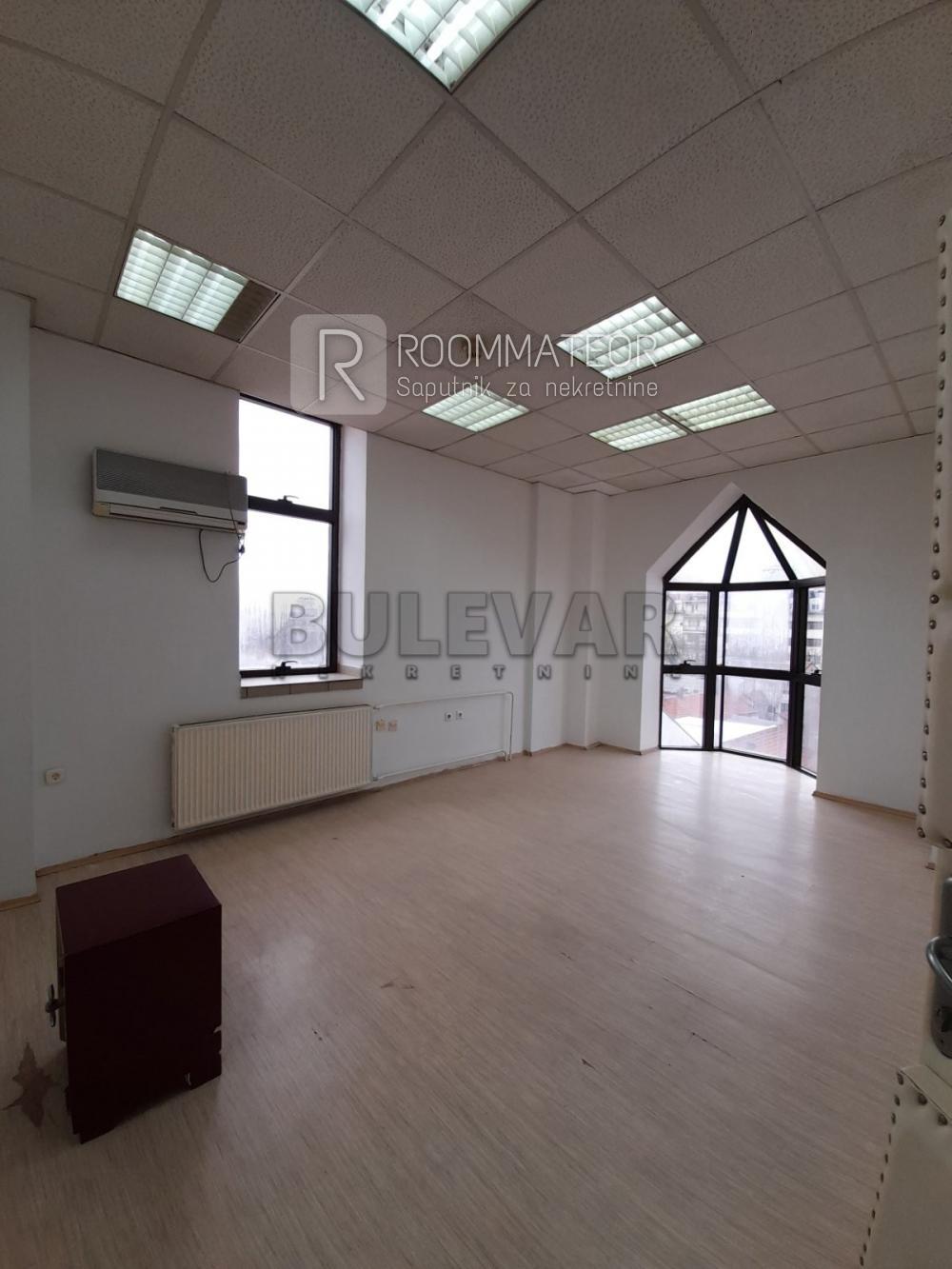 Slika 10 - Cara Dušana,  Lokal za izdavanje, 110m2, 500€