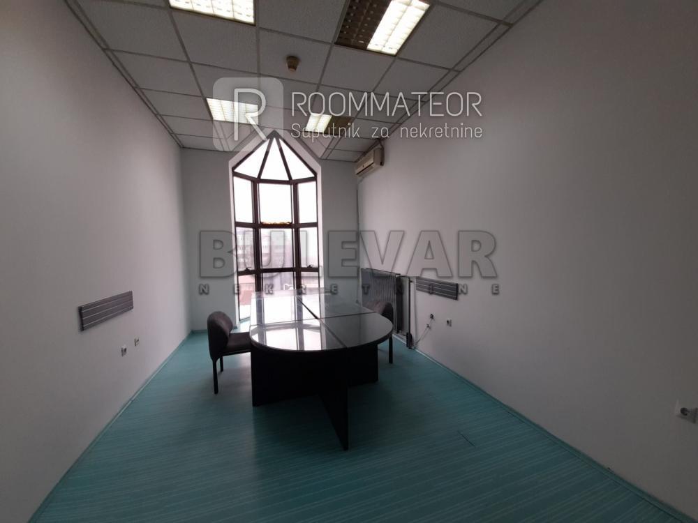 Slika 6 - Cara Dušana,  Lokal za izdavanje, 110m2, 500€