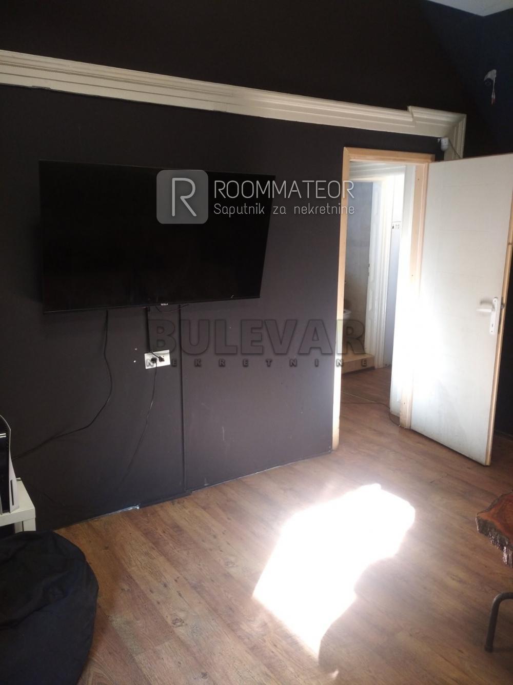 Slika 4 - Obrenovićeva,  Lokal za izdavanje, 112m2, 1.500€