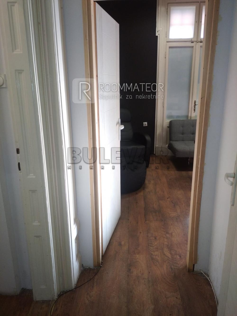 Slika 9 - Obrenovićeva,  Lokal za izdavanje, 112m2, 1.500€