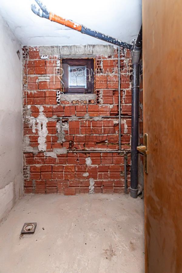 Slika 9 - Borova,  Lokal za izdavanje, 460m2, 1.500€