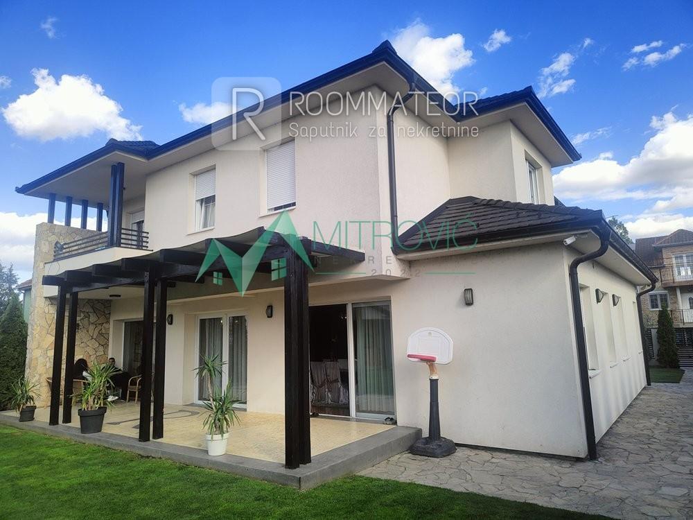 Glavna slika - Kuća na prodaju, 226m2, 575.000€