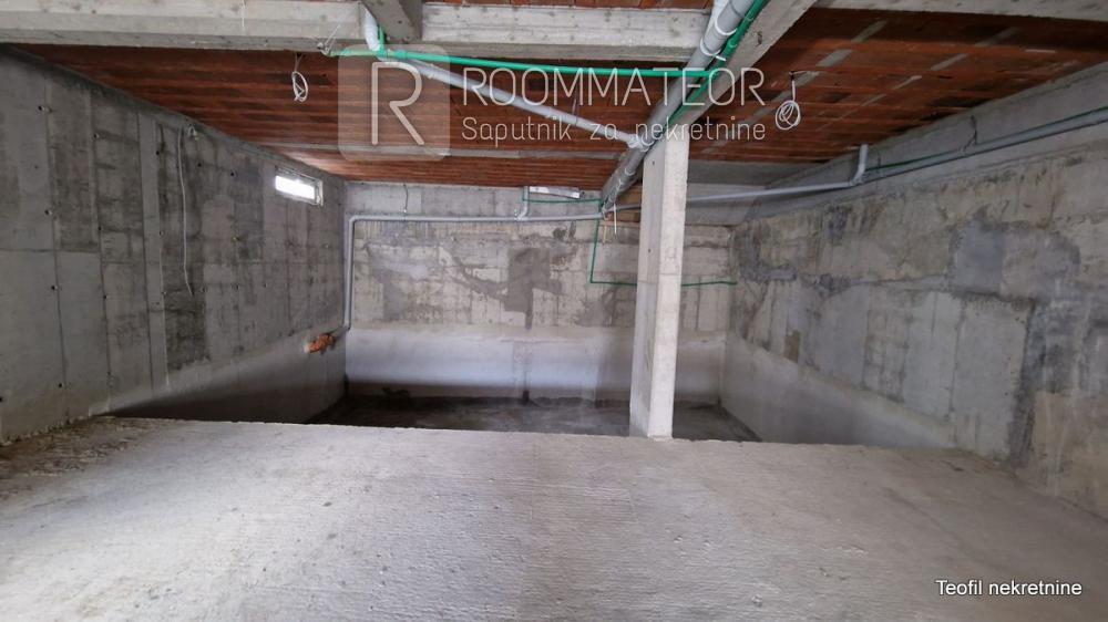 Slika 1 - Živka Petrovića,  Lokal na prodaju, 137m2, 120.000€