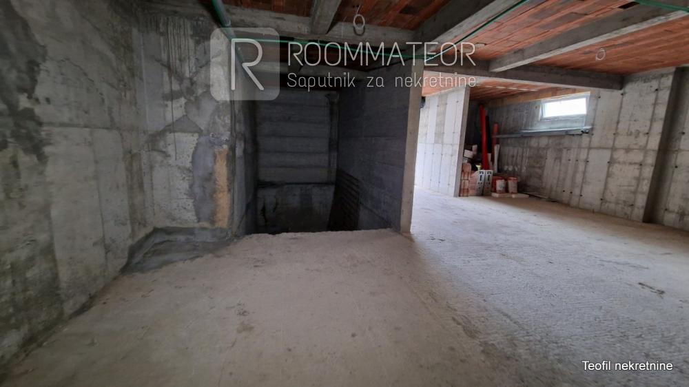 Slika 8 - Živka Petrovića,  Lokal na prodaju, 137m2, 120.000€