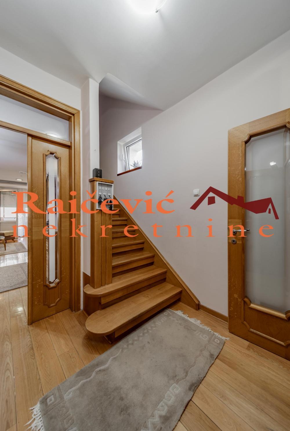 Slika 2 - Milovana Jankovica,  Kuća na prodaju, 250m2, 500.000€