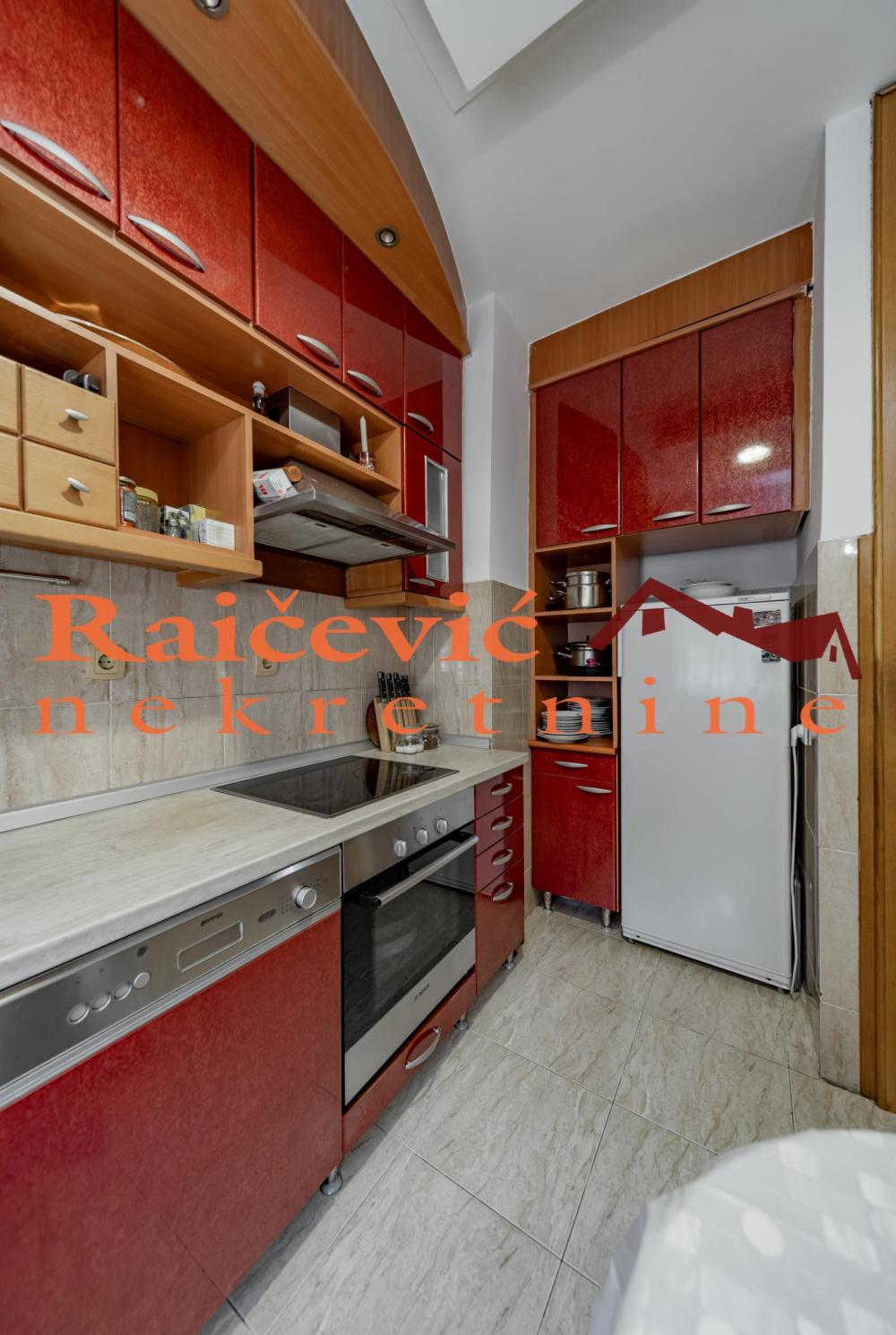 Slika 3 - Milovana Jankovica,  Kuća na prodaju, 250m2, 500.000€