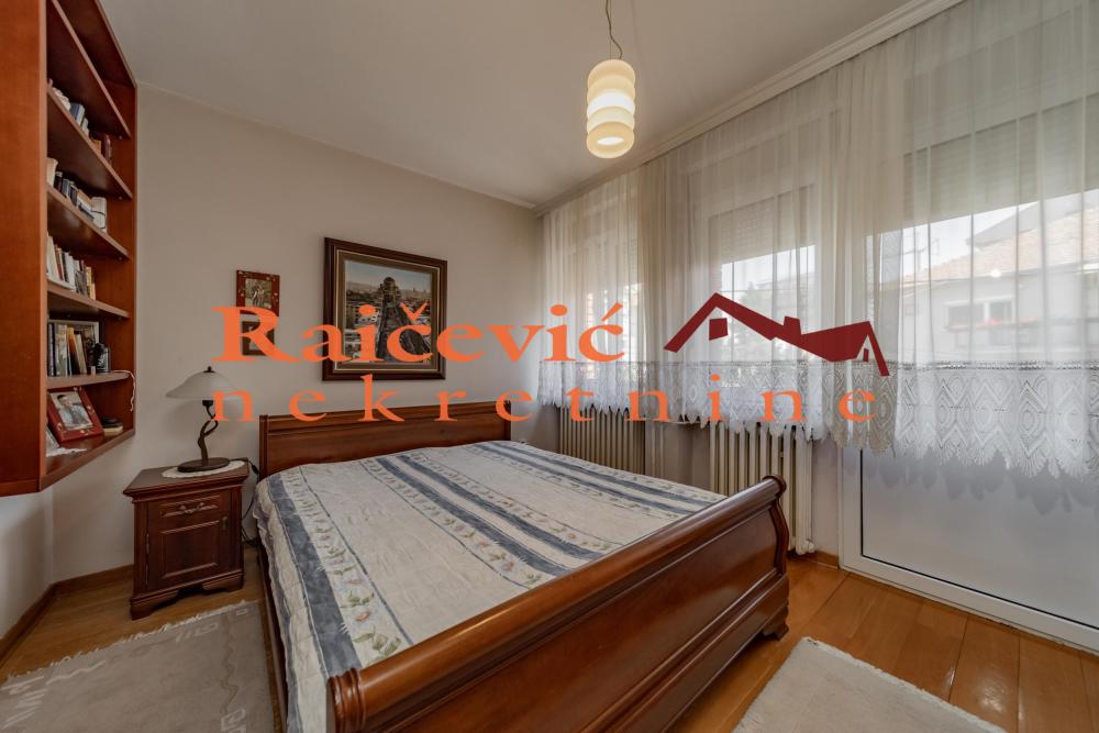 Slika 9 - Milovana Jankovica,  Kuća na prodaju, 250m2, 500.000€