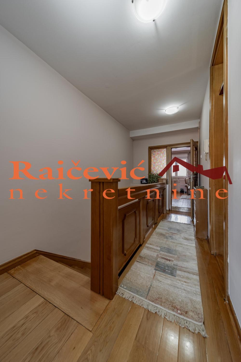 Slika 10 - Milovana Jankovica,  Kuća na prodaju, 250m2, 500.000€