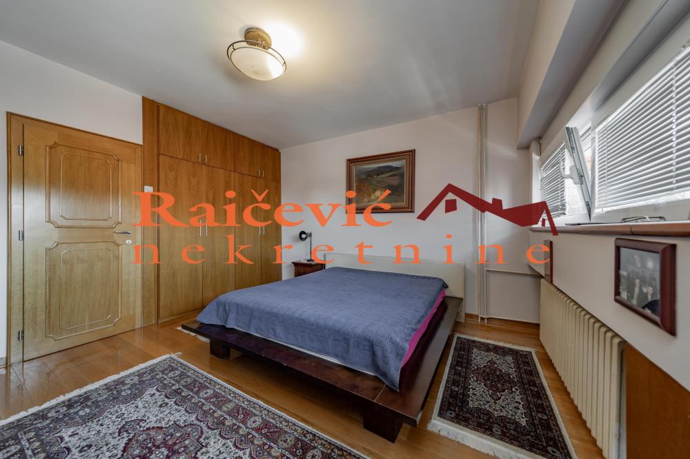 Slika 11 - Milovana Jankovica,  Kuća na prodaju, 250m2, 500.000€