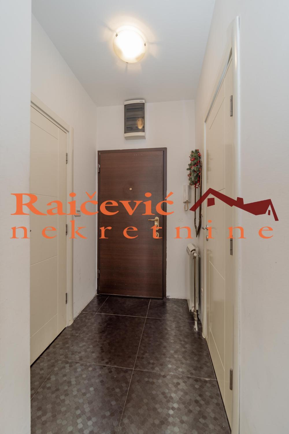 Slika 7 - Strumicka, Trosoban stan na prodaju, 85m2, 269.000€