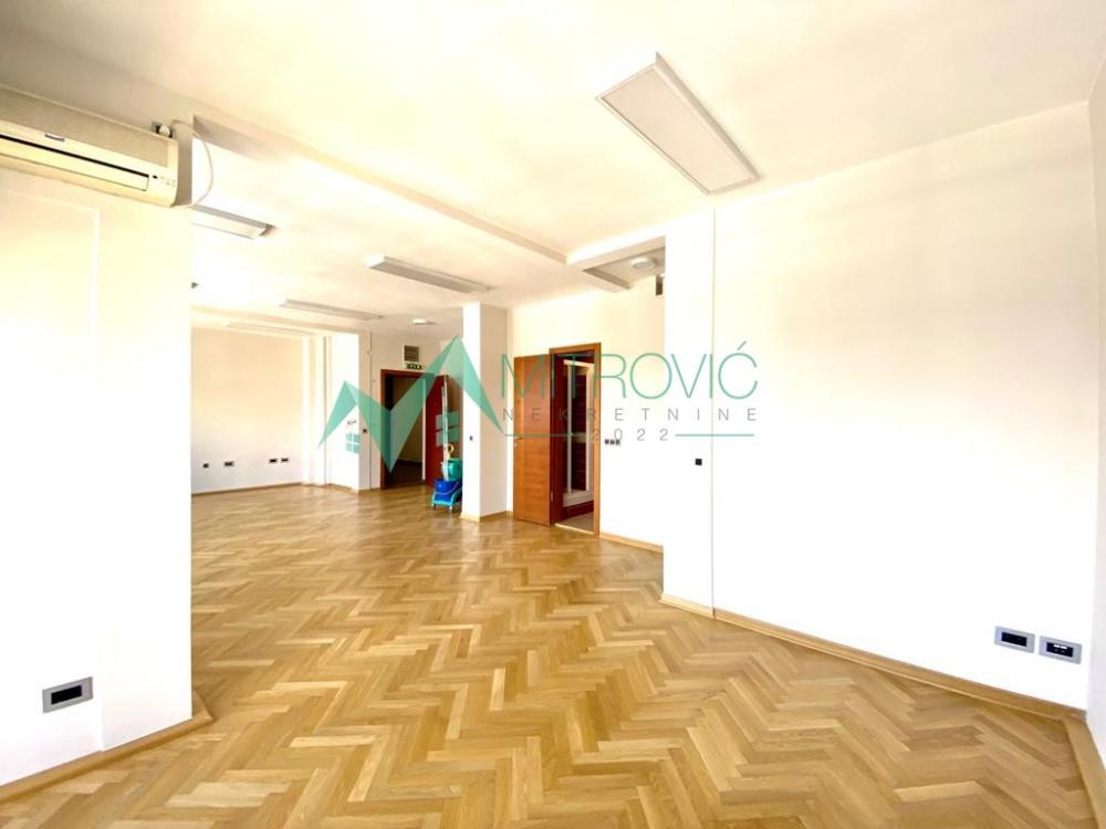 Slika 3 -  Lokal za izdavanje, 182m2, 1.850€