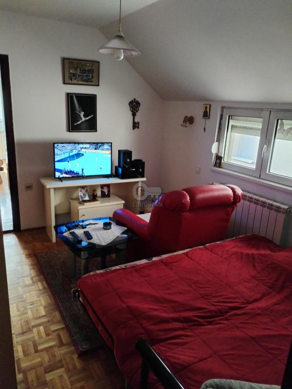 Slika 5 - Milorada Pavića,  Kuća na prodaju, 110m2, 170.000€