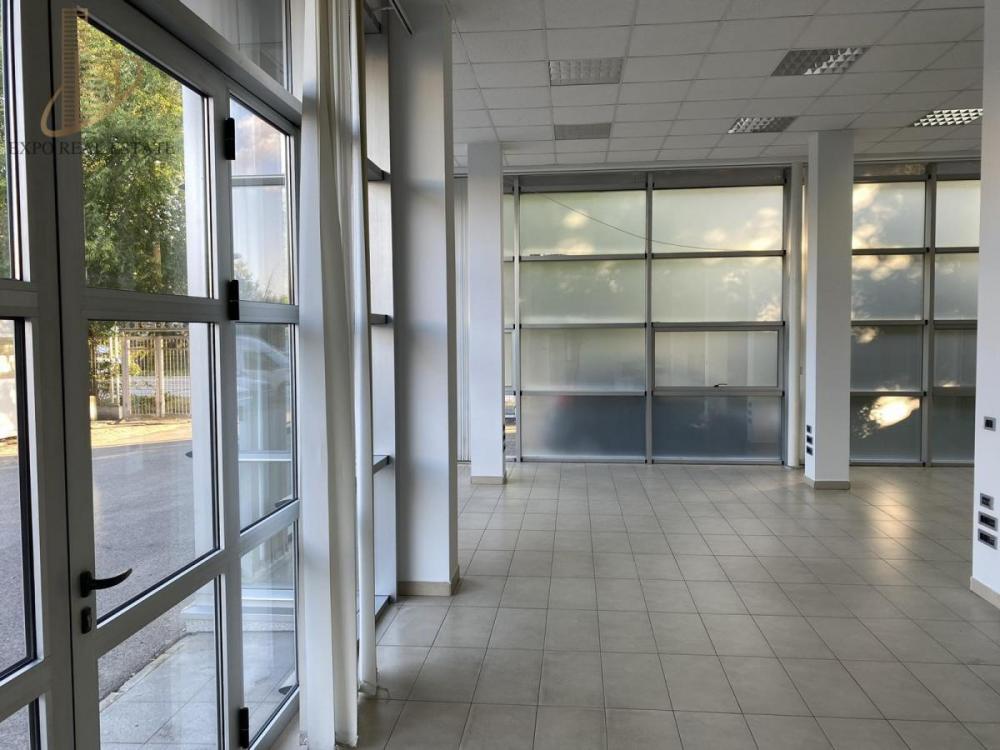 Slika 2 -  Lokal za izdavanje, 400m2, 3.200€